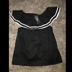 Black and white stripes , off the shoulder top🖤